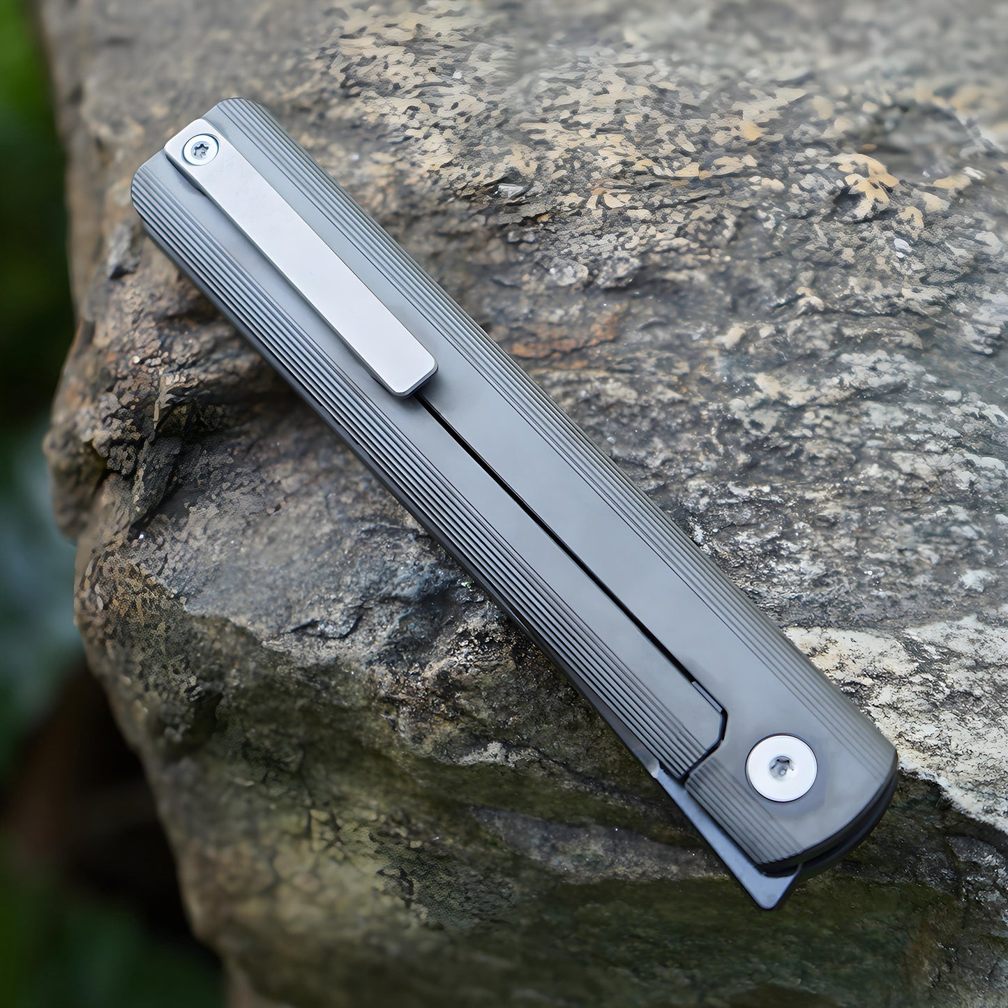 “墨” (MK-28(DLC) M390 Blade Semi-Integral Titanium Front Flipper Design By Tiguass