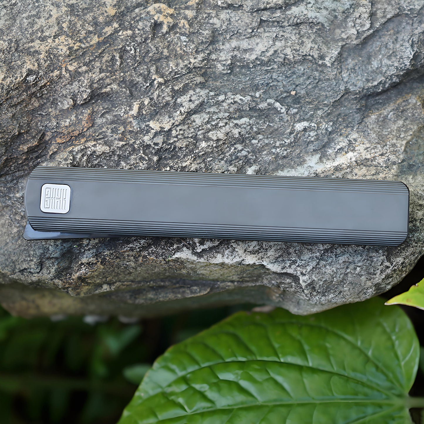 “墨” (MK-28(DLC) M390 Blade Semi-Integral Titanium Front Flipper Design By Tiguass